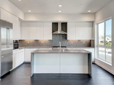 Kitchen - 794 Obsidian Loop E, Palm Springs, CA 92264 photo 3 of 8
