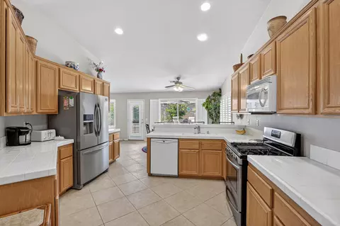 Kitchen - 48431 Panorama Ave, Indio, CA 92201 photo 3 of 3