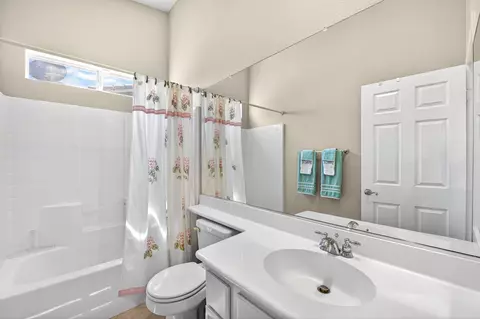 Bath - 48431 Panorama Ave, Indio, CA 92201 photo 2 of 3