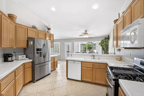 Kitchen - 48431 Panorama Ave, Indio, CA 92201 photo 2 of 3
