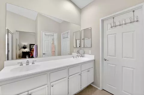 Bath - 48431 Panorama Ave, Indio, CA 92201 photo 1 of 3