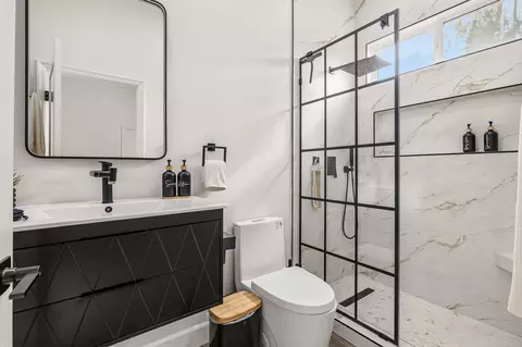 Bath - 49422 Jordan St, Indio, CA 92201 photo 6 of 8
