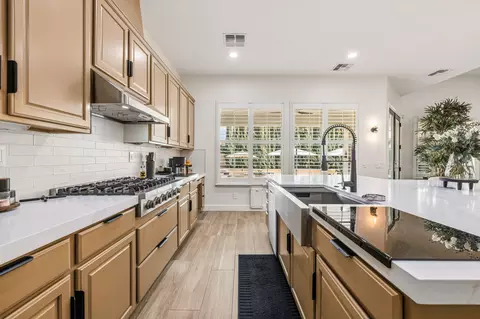 Kitchen - 49422 Jordan St, Indio, CA 92201 photo 4 of 8