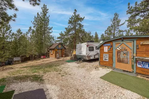 Exterior - 40057 Forest Rd, Big Bear Lake, CA 92315 photo 5 of 6