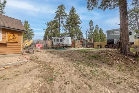 Exterior - 40057 Forest Rd, Big Bear Lake, CA 92315 photo 4 of 6