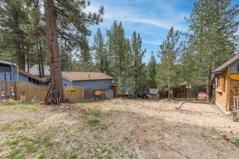 Exterior - 40057 Forest Rd, Big Bear Lake, CA 92315 photo 3 of 6