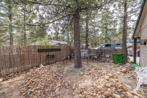 Exterior - 40057 Forest Rd, Big Bear Lake, CA 92315 photo 2 of 6