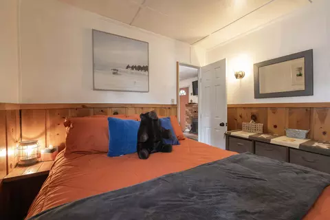 Bedroom - 40057 Forest Rd, Big Bear Lake, CA 92315 photo 3 of 3