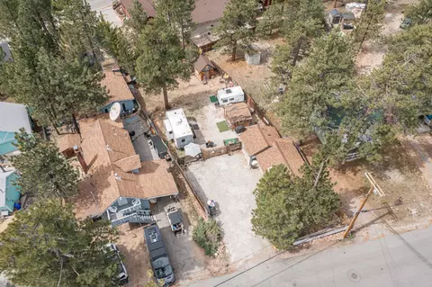 View/Area - 40057 Forest Rd, Big Bear Lake, CA 92315 photo 2 of 3