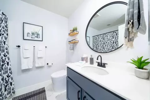 Bath - 42873 Della Pl, Indio, CA 92203 photo 2 of 2
