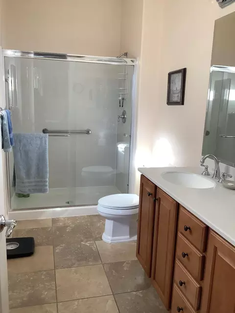 Bath - 81901 Avenida Dulce, Indio, CA 92203 photo 1 of 2