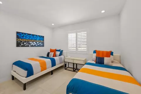 Bedroom - 39820 Lakeview Dr, Big Bear Lake, CA 92315 photo 1 of 8