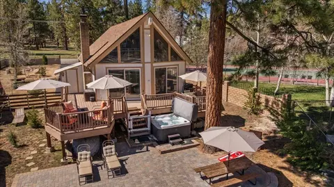 Exterior - 39820 Lakeview Dr, Big Bear Lake, CA 92315 photo 11 of 14