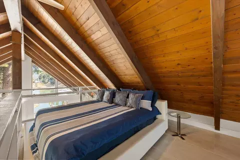Bedroom - 39820 Lakeview Dr, Big Bear Lake, CA 92315 photo 7 of 8
