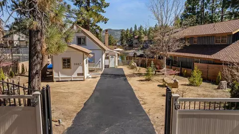 Exterior - 39820 Lakeview Dr, Big Bear Lake, CA 92315 photo 8 of 14