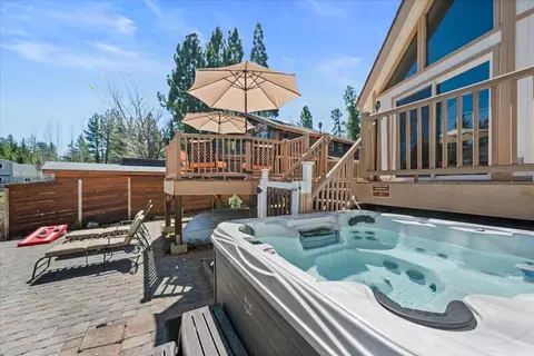 Exterior - 39820 Lakeview Dr, Big Bear Lake, CA 92315 photo 5 of 14