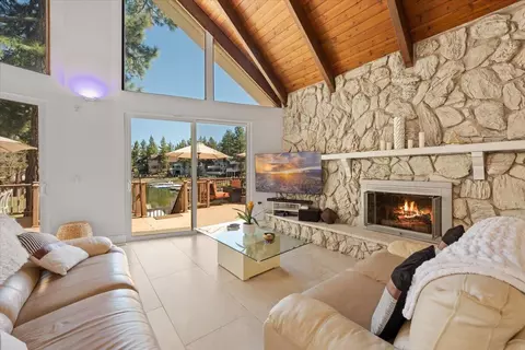 Living - 39820 Lakeview Dr, Big Bear Lake, CA 92315 photo 2 of 4