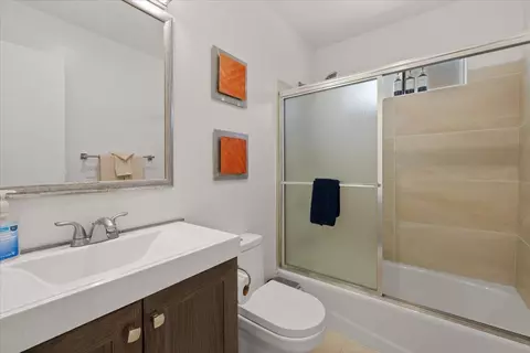 Bath - 39820 Lakeview Dr, Big Bear Lake, CA 92315 photo 1 of 4