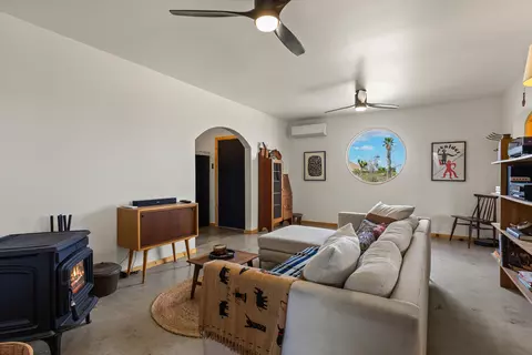 Living - 822 Inca Trl, Yucca Valley, CA 92284 photo 4 of 4