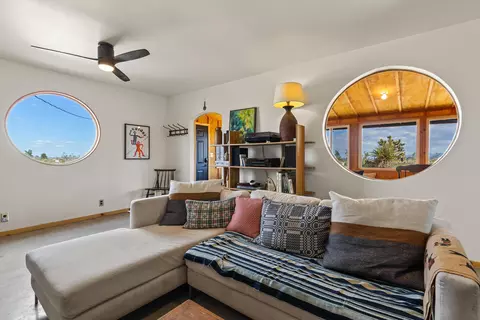 Living - 822 Inca Trl, Yucca Valley, CA 92284 photo 2 of 4