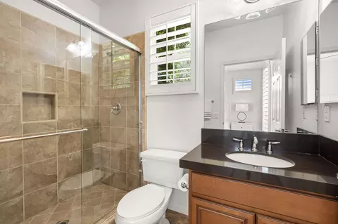Bath - 81307 Jasmine Ct, La Quinta, CA 92253 photo 4 of 4