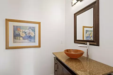 Bath - 81307 Jasmine Ct, La Quinta, CA 92253 photo 2 of 4