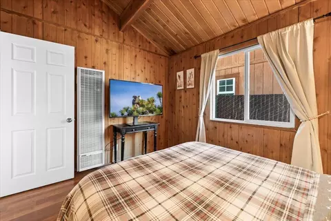 Bedroom - 513 Elysian Blvd, Big Bear City, CA 92314 photo 1 of 4