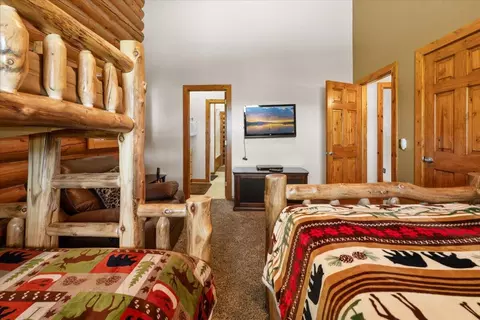 Bedroom - 1925 Baldwin Lake Rd, Big Bear City, CA 92314 photo 7 of 10