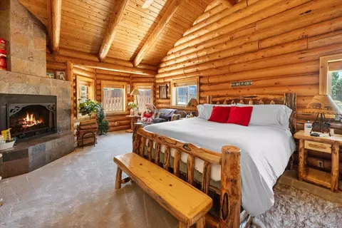 Bedroom - 1925 Baldwin Lake Rd, Big Bear City, CA 92314 photo 2 of 10