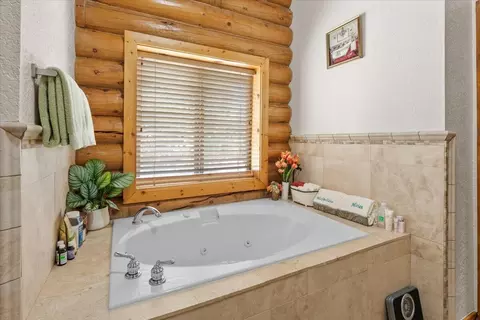Bath - 1925 Baldwin Lake Rd, Big Bear City, CA 92314 photo 2 of 4