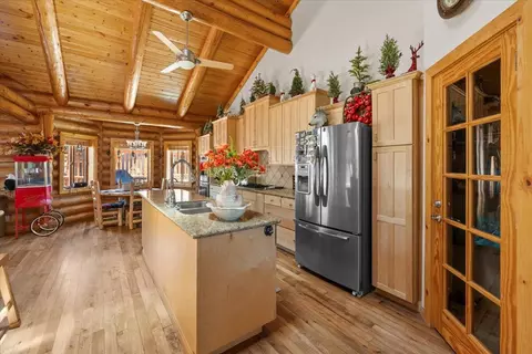 Kitchen - 1925 Baldwin Lake Rd, Big Bear City, CA 92314 photo 5 of 5
