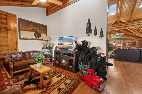Living - 1925 Baldwin Lake Rd, Big Bear City, CA 92314 photo 2 of 6