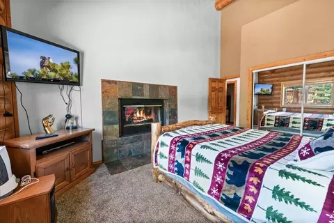 Bedroom - 1925 Baldwin Lake Rd, Big Bear City, CA 92314 photo 8 of 10