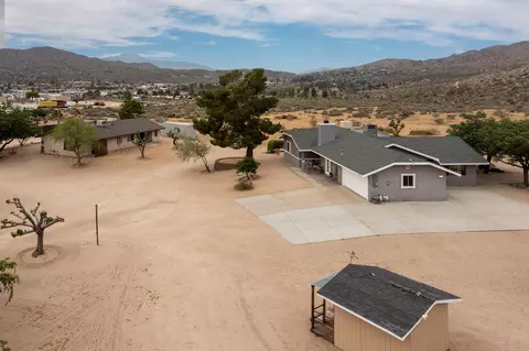 6910 Wamego Trl, Yucca Valley, CA 92284