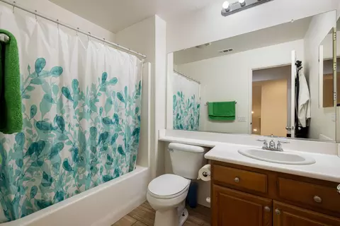 Bath - 37481 Coventry St, Indio, CA 92203 photo 1 of 5