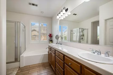 Bath - 37481 Coventry St, Indio, CA 92203 photo 2 of 5