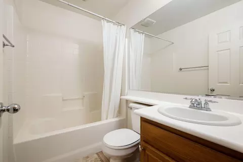 Bath - 37481 Coventry St, Indio, CA 92203 photo 4 of 5
