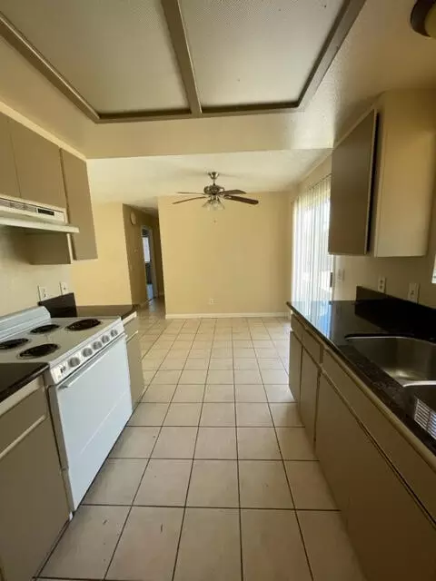 Kitchen - 6414 El Dorado Ave, Yucca Valley, CA 92284 photo 4 of 4