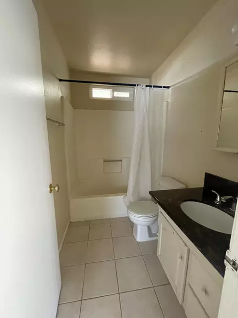 Bath - 6414 El Dorado Ave, Yucca Valley, CA 92284 photo 1 of 2