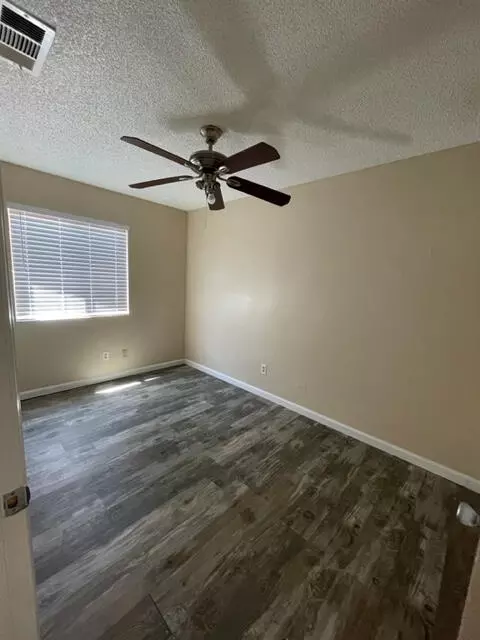 Bedroom - 6414 El Dorado Ave, Yucca Valley, CA 92284 photo 7 of 8