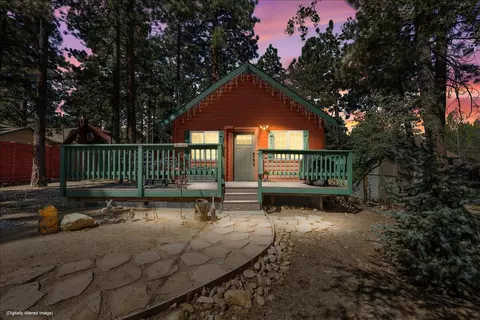 306 Victoria Ln, Sugarloaf, CA 92386