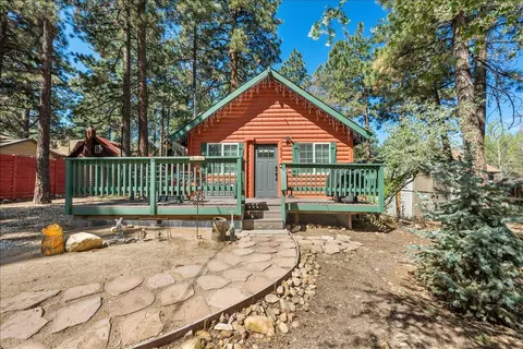 306 Victoria Ln, Sugarloaf, CA 92386