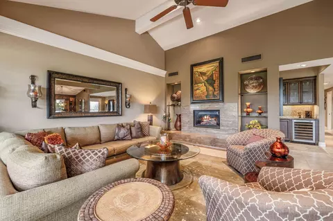 133 Juan Cir, Palm Desert, CA 92260