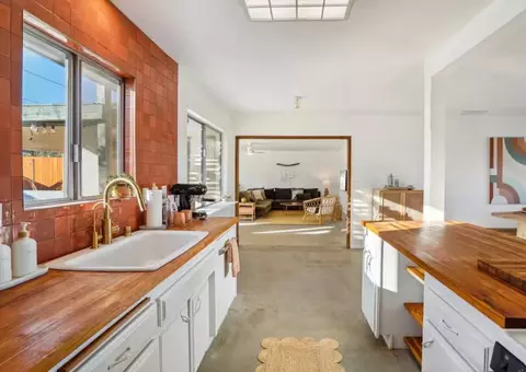 Kitchen - 7092 Mohawk Trl, Yucca Valley, CA 92284 photo 2 of 5