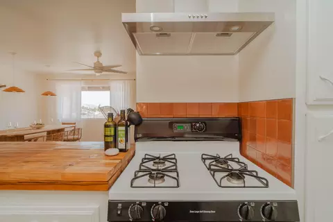 Kitchen - 7092 Mohawk Trl, Yucca Valley, CA 92284 photo 3 of 5