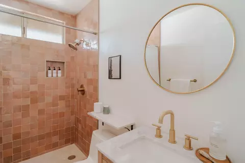 Bath - 7092 Mohawk Trl, Yucca Valley, CA 92284 photo 3 of 3