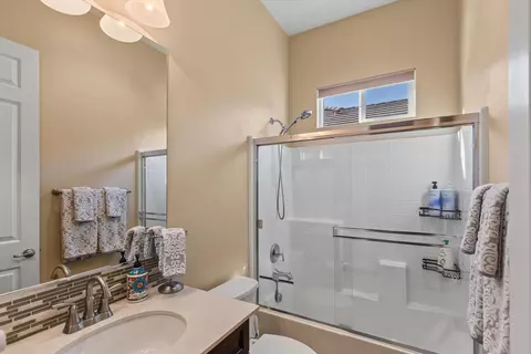 Bath - 85131 Stazzano Pl, Indio, CA 92203 photo 2 of 2