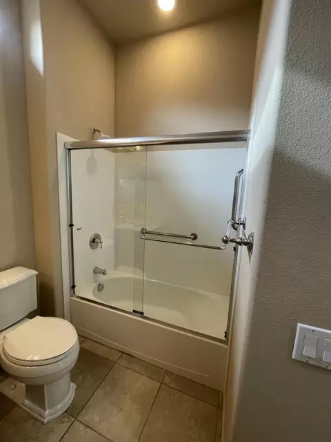 Bath - 81602 Avenida Contento, Indio, CA 92203 photo 1 of 2