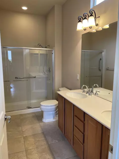 Bath - 81602 Avenida Contento, Indio, CA 92203 photo 2 of 2