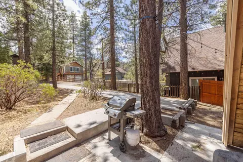 Exterior - 42532 Willow Ave, Big Bear Lake, CA 92315 photo 3 of 7